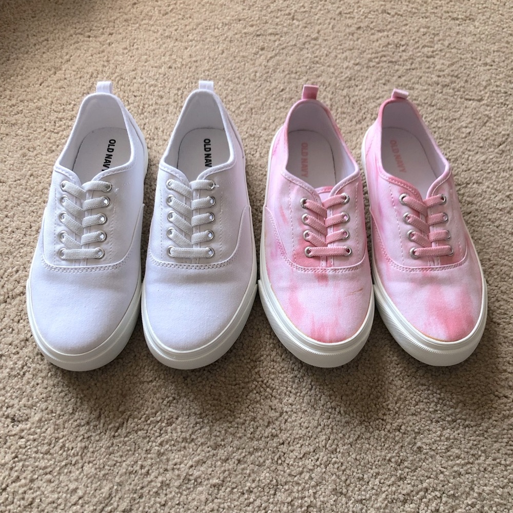 New Kids Old Navy Size 3 Elastic-Laced Sneakers